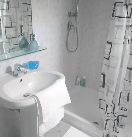 Pisa Lodge B&B Hostel * Пиза