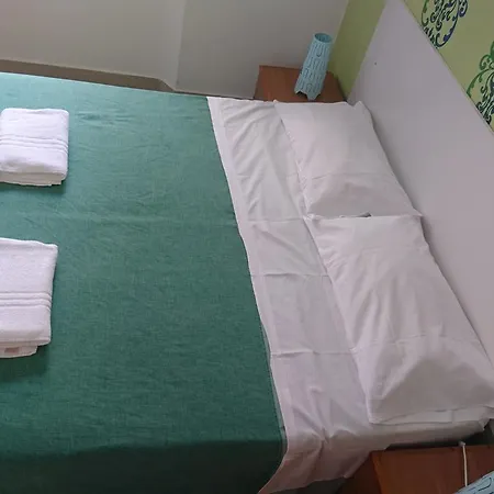 Pisa Lodge B&B Hostel