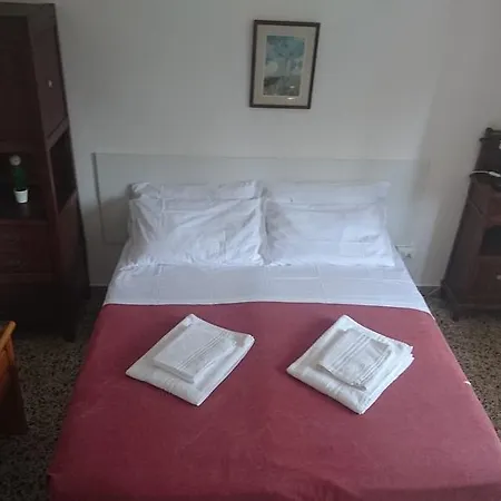 Pisa Lodge B&B Hostel *